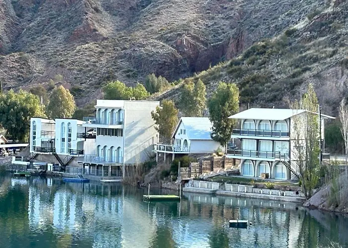 Casa En Los Reyunos, Ubicacion Perfecta Frente Al Lago